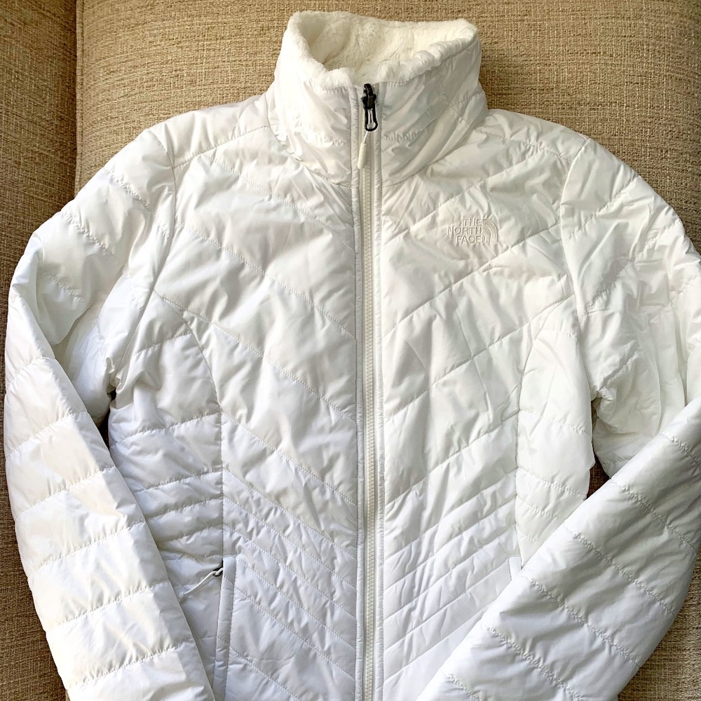 North Face Mossbud Insulated Reversible Jacket in Gardenia White, size Medium